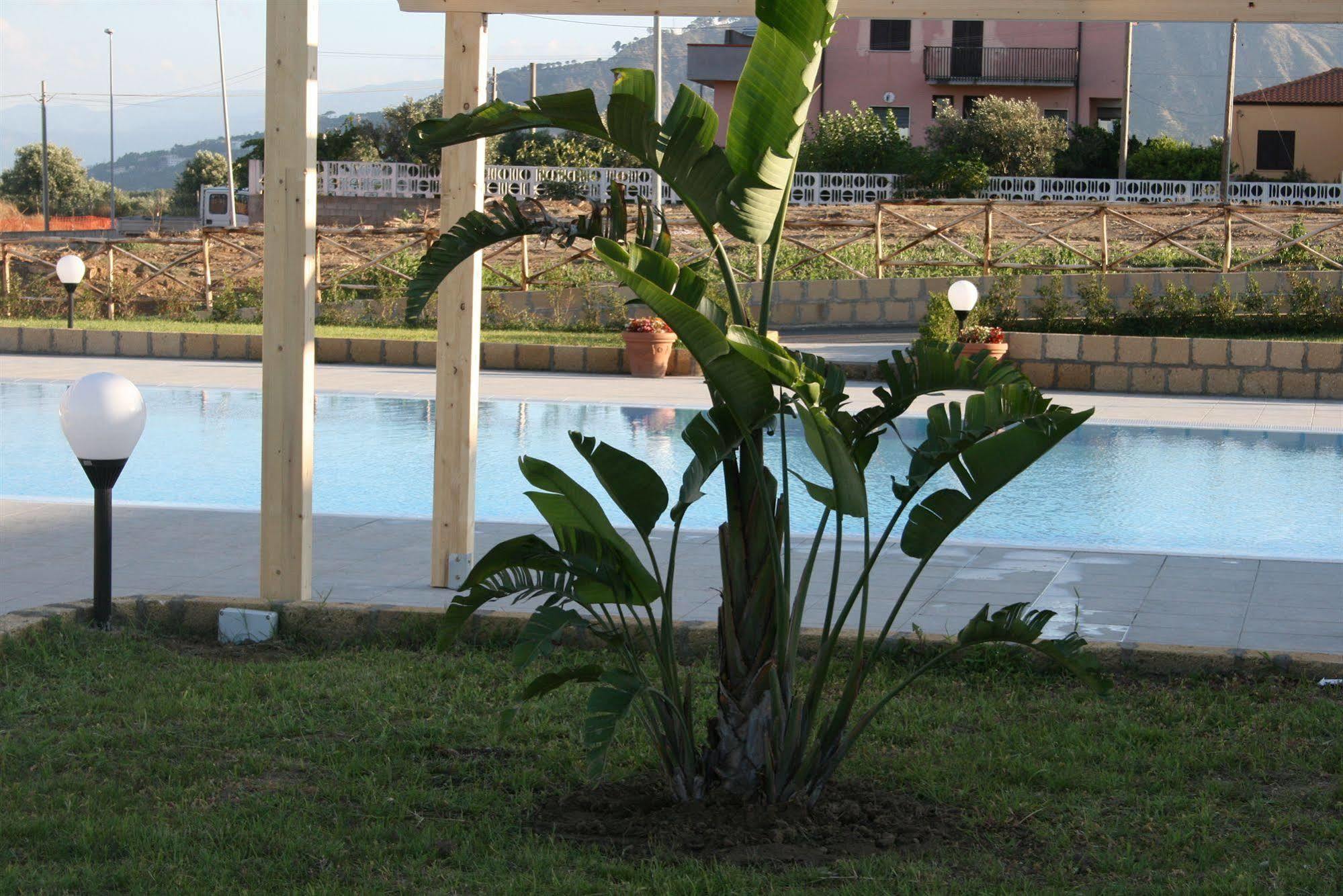 Aparthotel Baia Dei Canonici à Villaggio Le Rocelle Extérieur photo